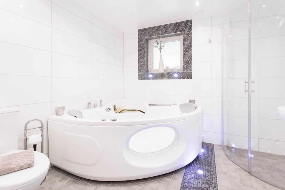 Romantic Double Room, Hot Tub | Bathroom | Shower