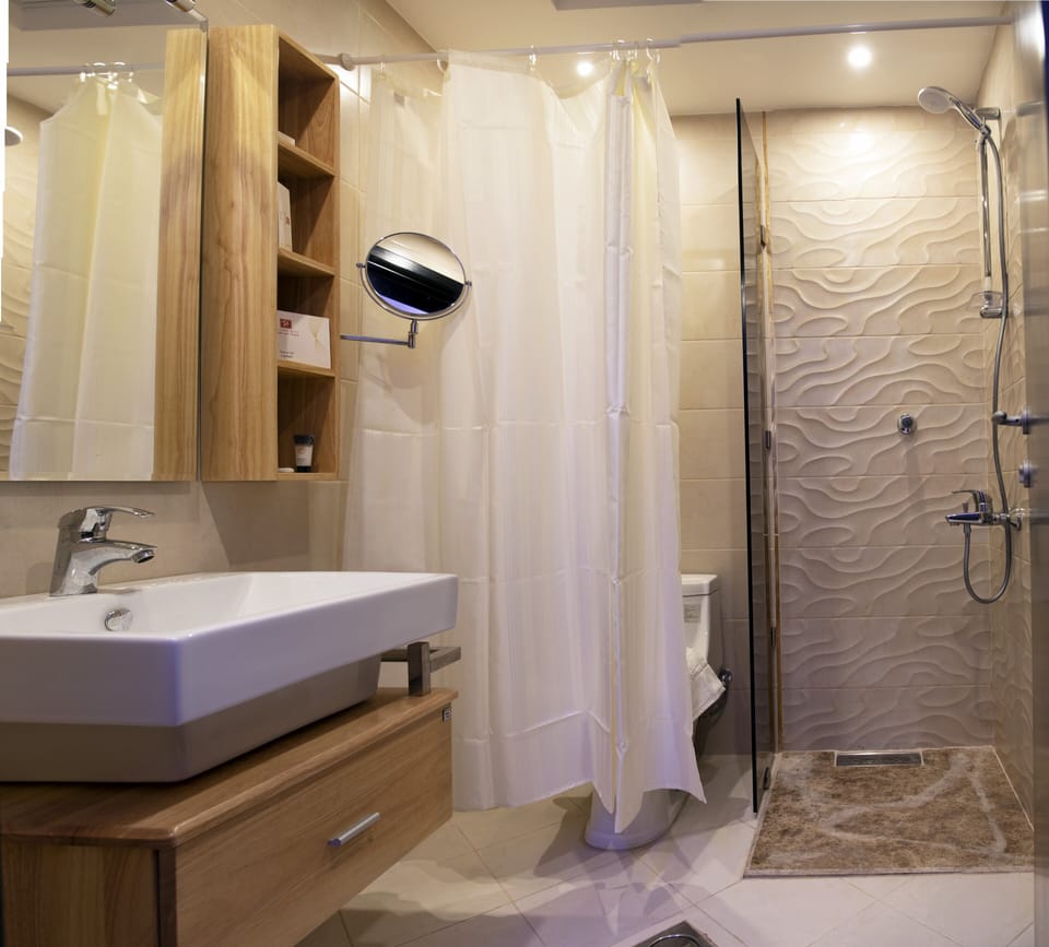 Deluxe Double Room, City View | 1 bedroom, minibar, in-room safe, soundproofing
