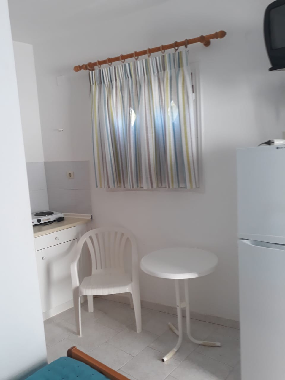 Studio | Bathroom | Shower, free toiletries, hair dryer, towels