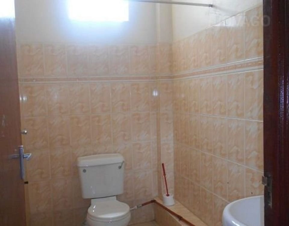 Shower, rainfall showerhead, towels