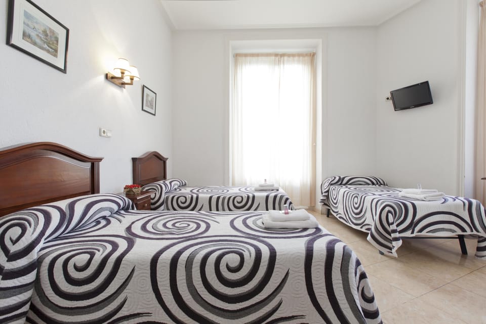 Standard Triple Room, Private Bathroom | Desk, blackout drapes, iron/ironing board, free WiFi