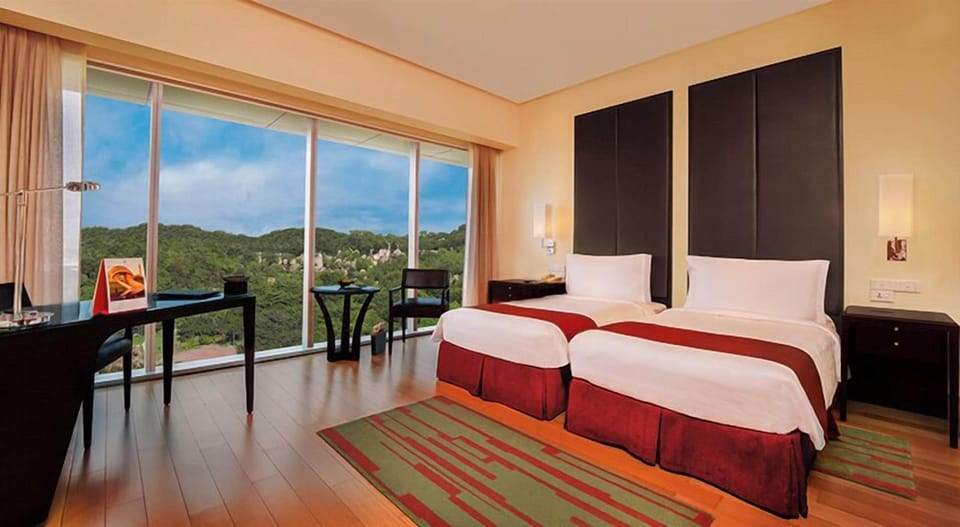 Deluxe Room, Park View | Premium bedding, pillowtop beds, minibar, in-room safe