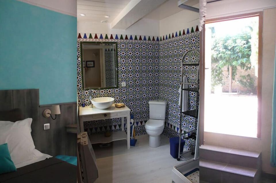 Room | Bathroom | Shower, hair dryer, towels, soap