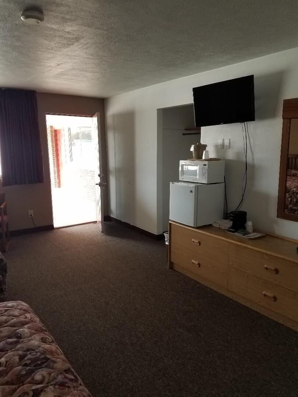 Double Room | Individually furnished, desk, blackout drapes, iron/ironing board