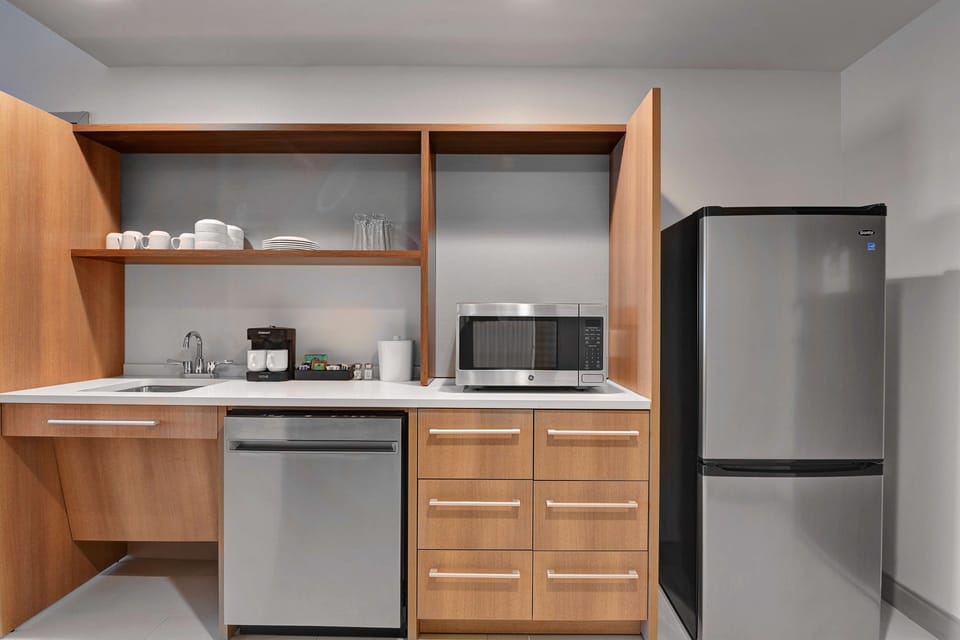 Standard Studio Suite, 1 King Bed, Accessible, Non Smoking (Roll-In Shower) | Private kitchen | Full-size fridge, microwave, dishwasher, coffee/tea maker