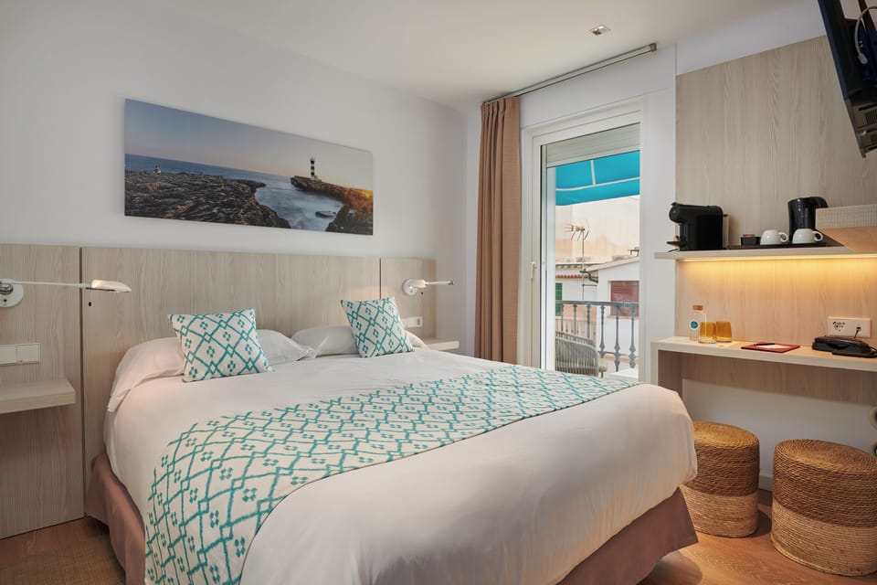 Double Room, Terrace | Down comforters, in-room safe, desk, WiFi (free)