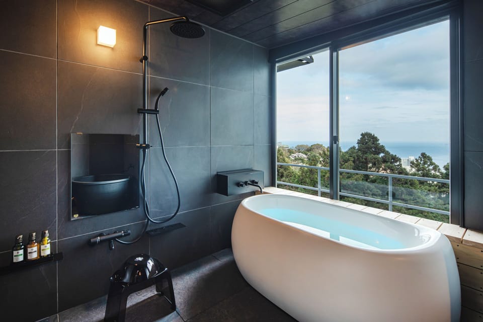 Junior Suite with Sauna & Hot Spring, ocean view/Non-Smoking | In-room safe, desk, free WiFi, bed sheets
