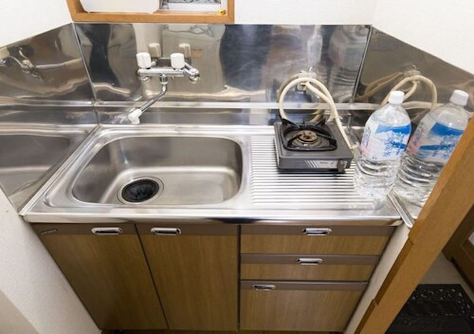 Studio Apartment | Private kitchen | Fridge, microwave, stovetop, cookware/dishes/utensils