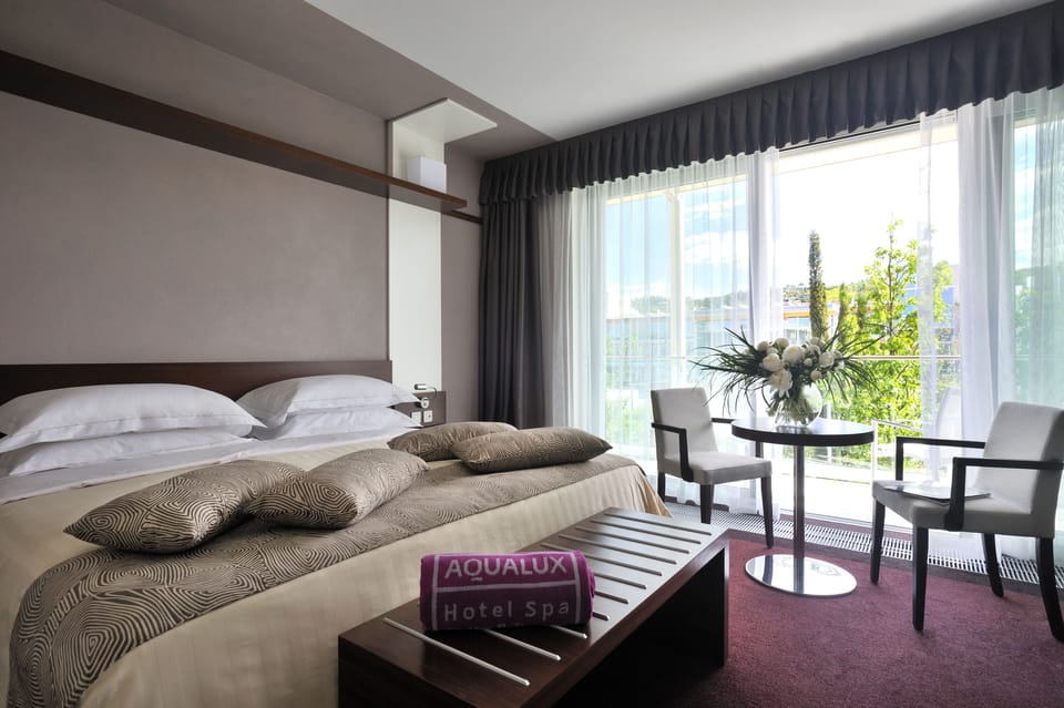 Double Room, Pool View (Aqua) | Premium bedding, minibar, in-room safe, desk