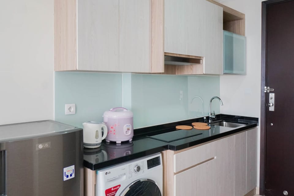 Room | Private kitchen | Fridge, stovetop, cookware/dishes/utensils