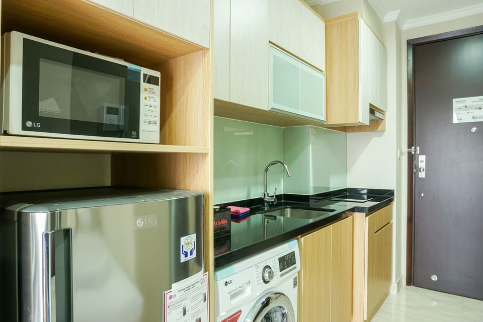 Room | Private kitchen | Fridge, stovetop, electric kettle, cookware/dishes/utensils
