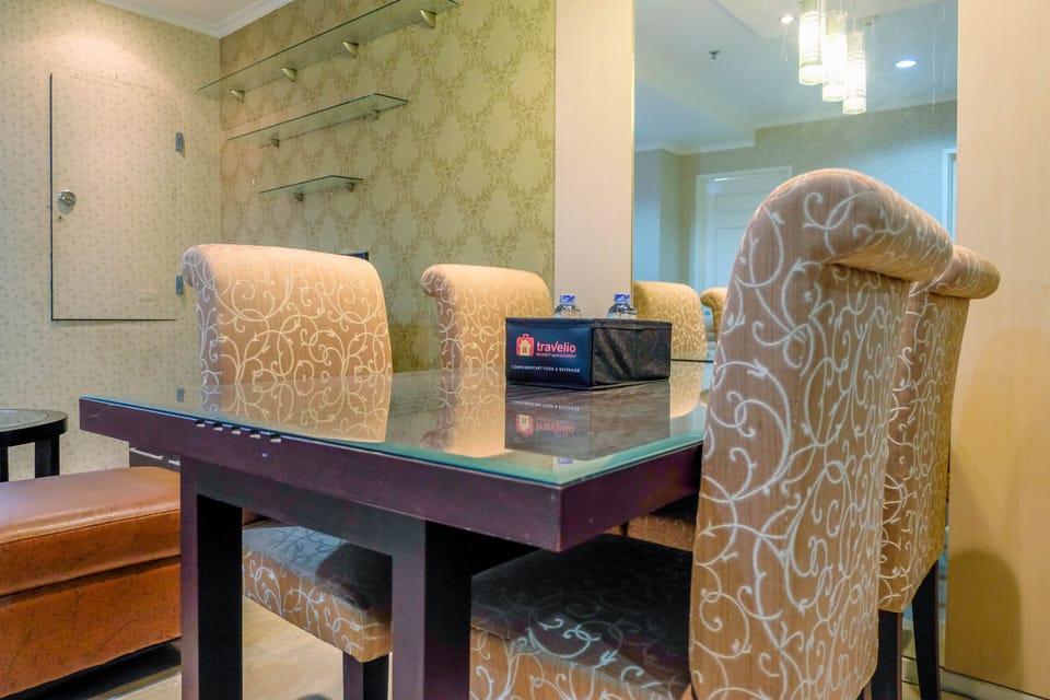 Room | In-room dining
