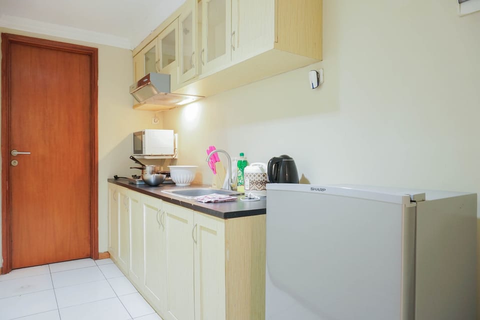 Room | Private kitchen | Fridge, stovetop, electric kettle, cookware/dishes/utensils
