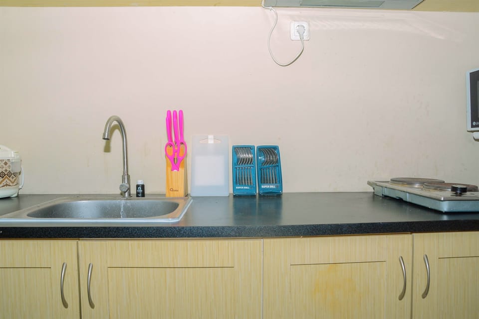 Room | Private kitchen | Fridge, stovetop, electric kettle, cookware/dishes/utensils