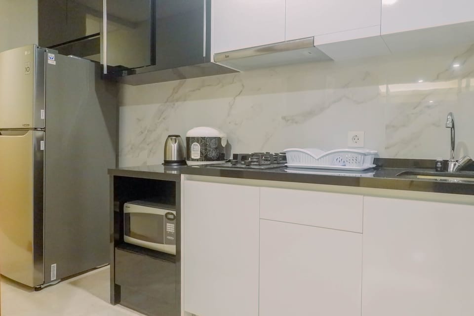 Room | Private kitchen | Fridge, stovetop, cookware/dishes/utensils