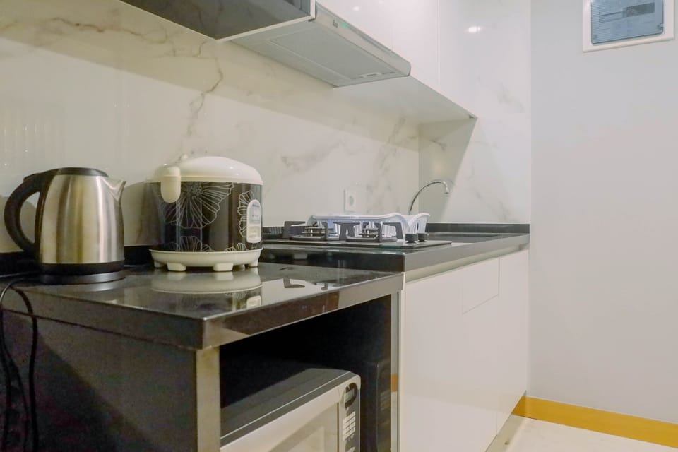 Room | Private kitchen | Fridge, stovetop, cookware/dishes/utensils
