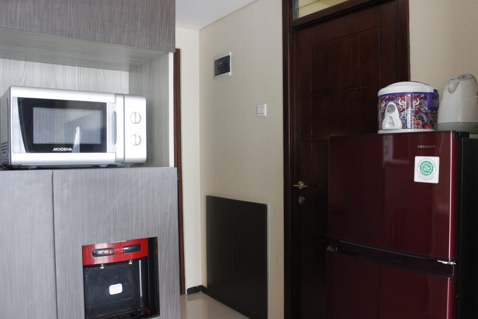 Fridge, microwave, stovetop, electric kettle