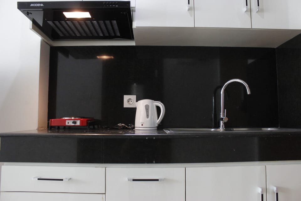 Room | Private kitchen | Fridge, stovetop, cookware/dishes/utensils