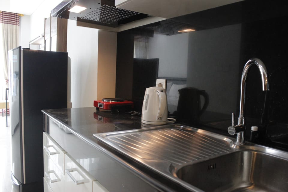 Room | Private kitchen | Fridge, stovetop, cookware/dishes/utensils