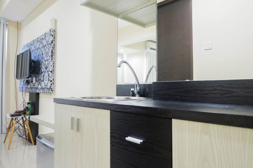 Room | Private kitchen | Fridge, stovetop, electric kettle, cookware/dishes/utensils