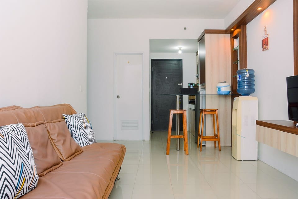 Room | Living area | TV
