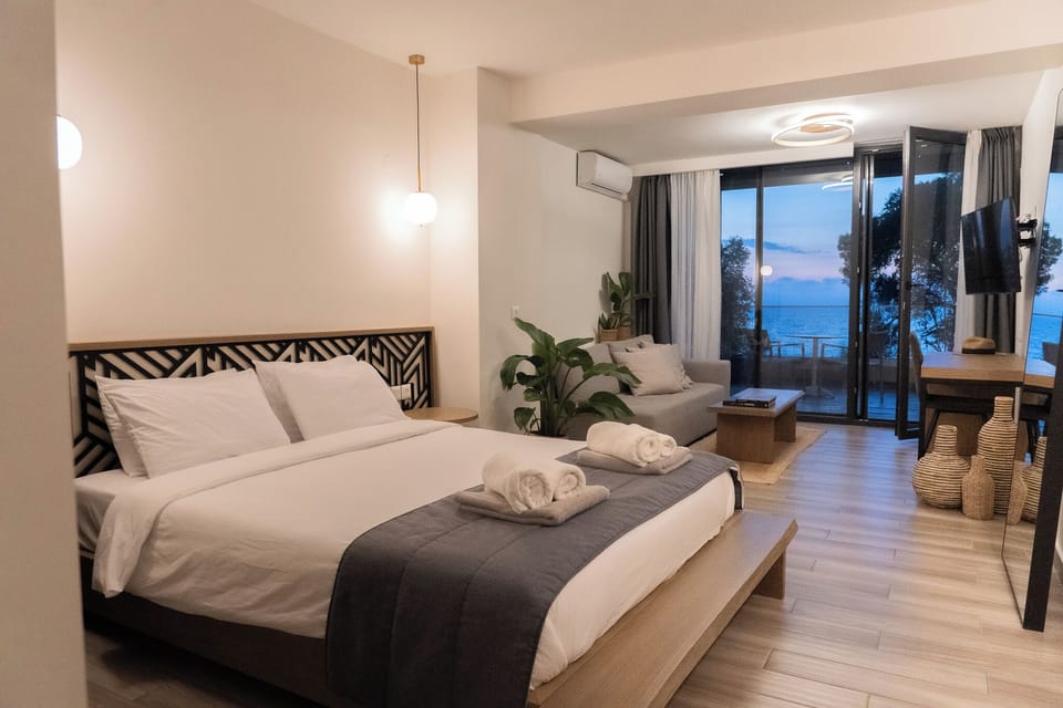 Junior Suite with Sea View | In-room safe, desk, soundproofing, free WiFi