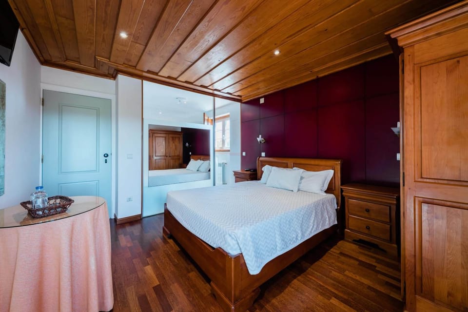Desk, laptop workspace, free WiFi, bed sheets
