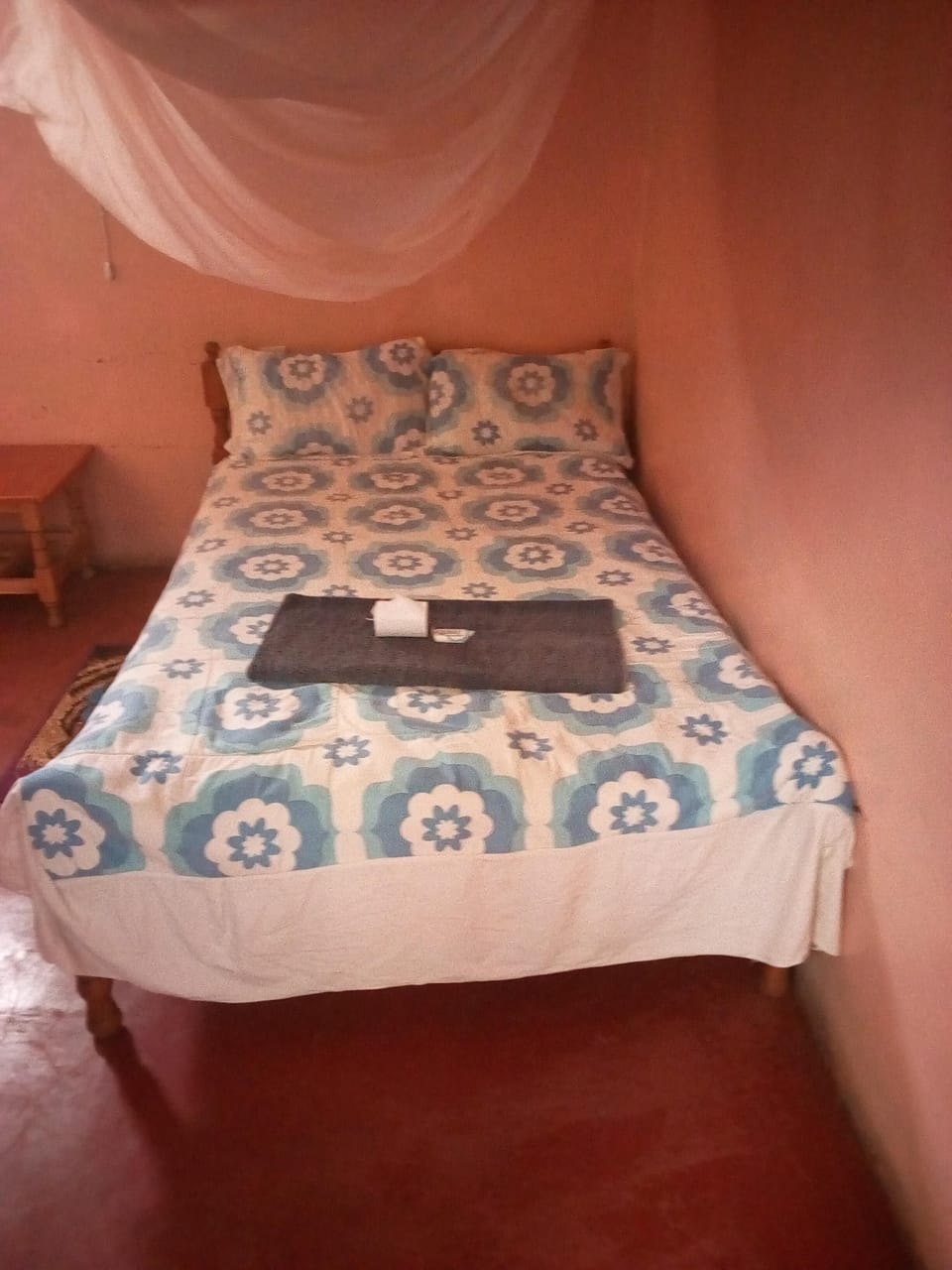 Single Room | Desk, blackout drapes, bed sheets
