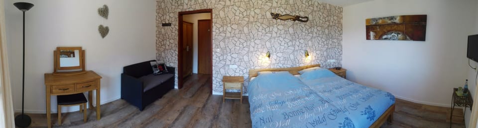 Classic Double Room | Desk, laptop workspace, iron/ironing board, free WiFi
