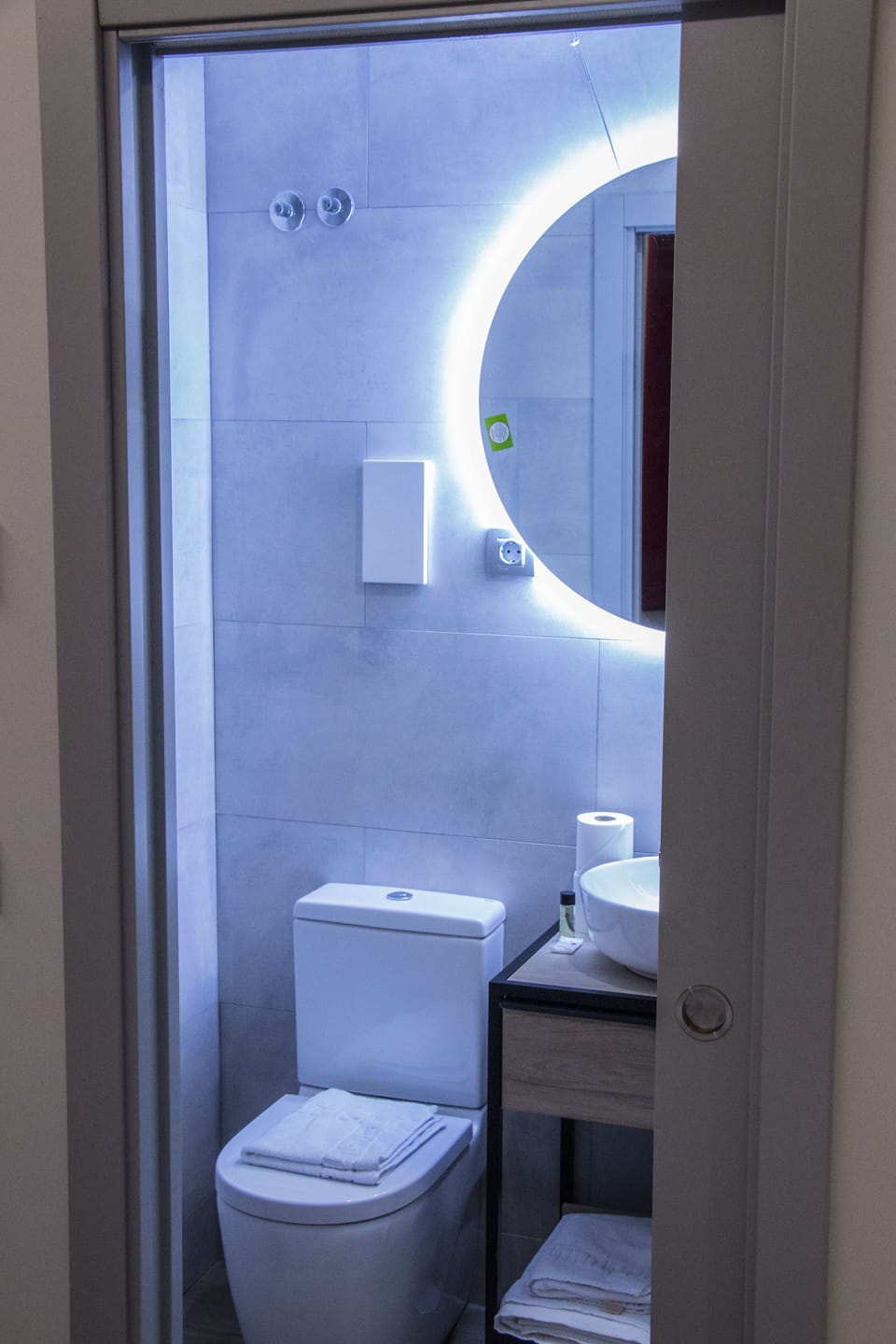 Shower, towels