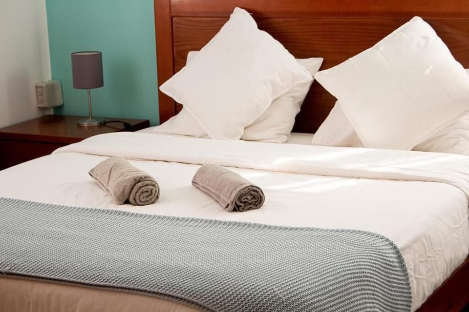 Double Room, Shared Bathroom | WiFi (free), bed sheets