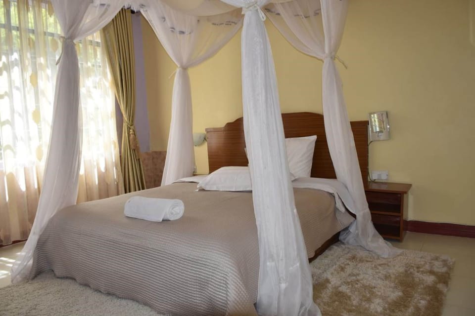Double Room | Desk, free WiFi, bed sheets