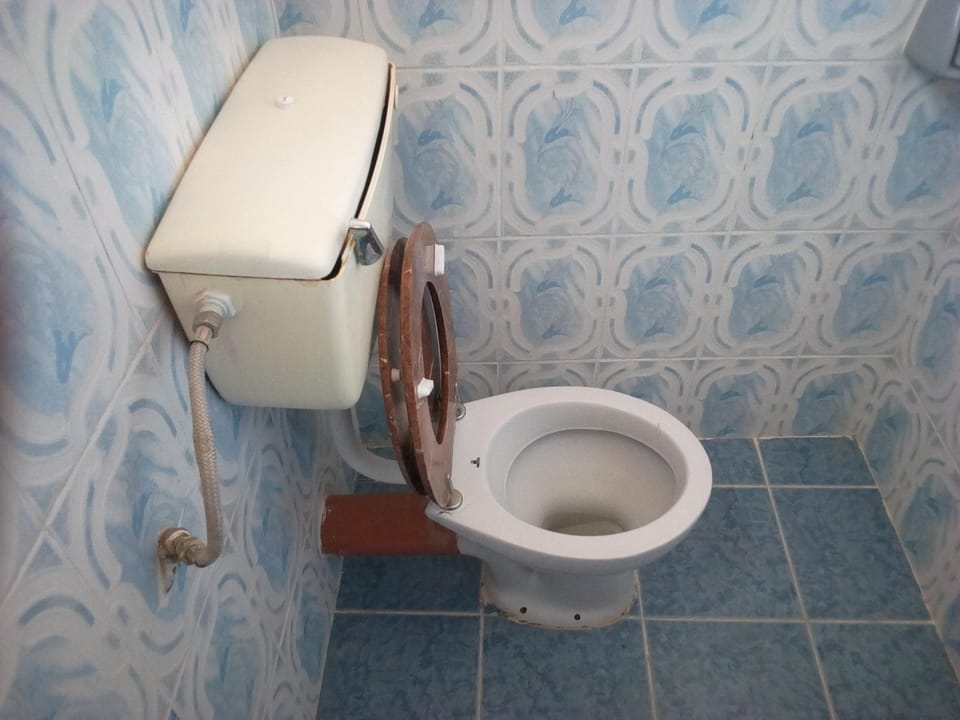 Shower, free toiletries, towels
