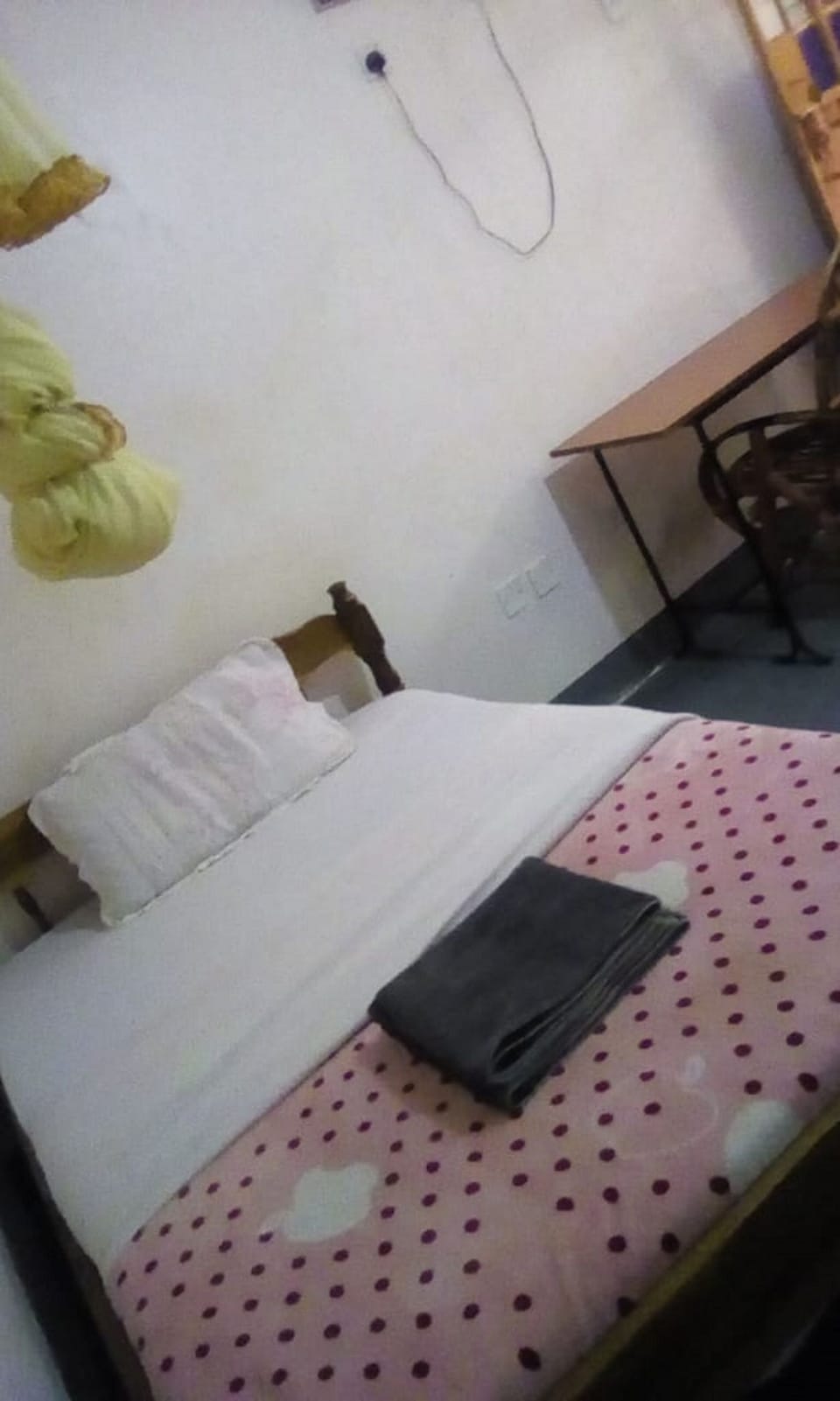 Single Room | Desk, free WiFi, bed sheets