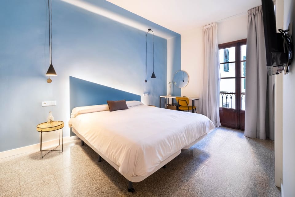 Classic Double Room | Down comforters, in-room safe, desk, laptop workspace