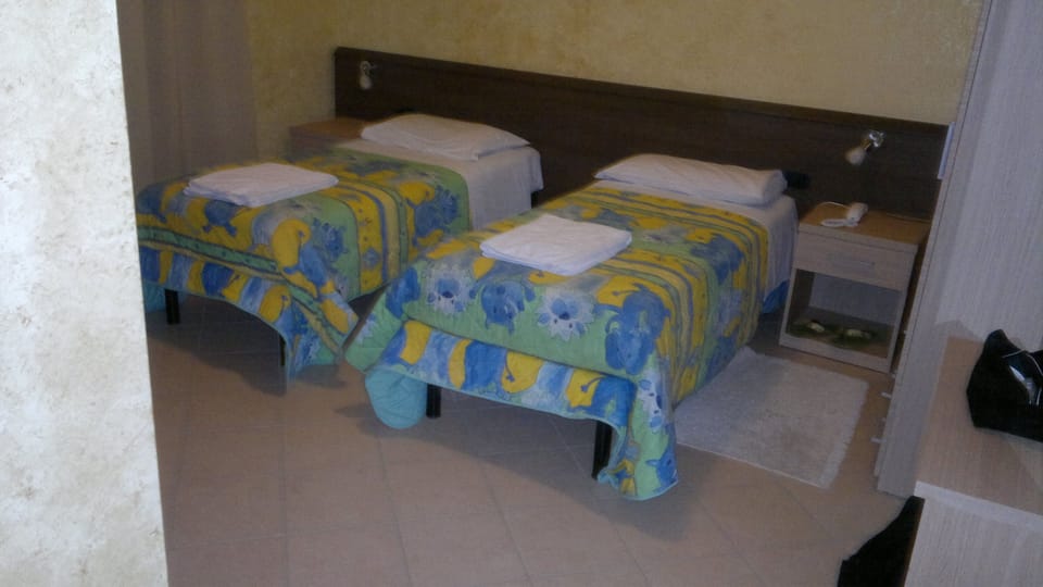 Classic Double Room, Balcony | In-room safe, individually furnished, blackout drapes, free WiFi