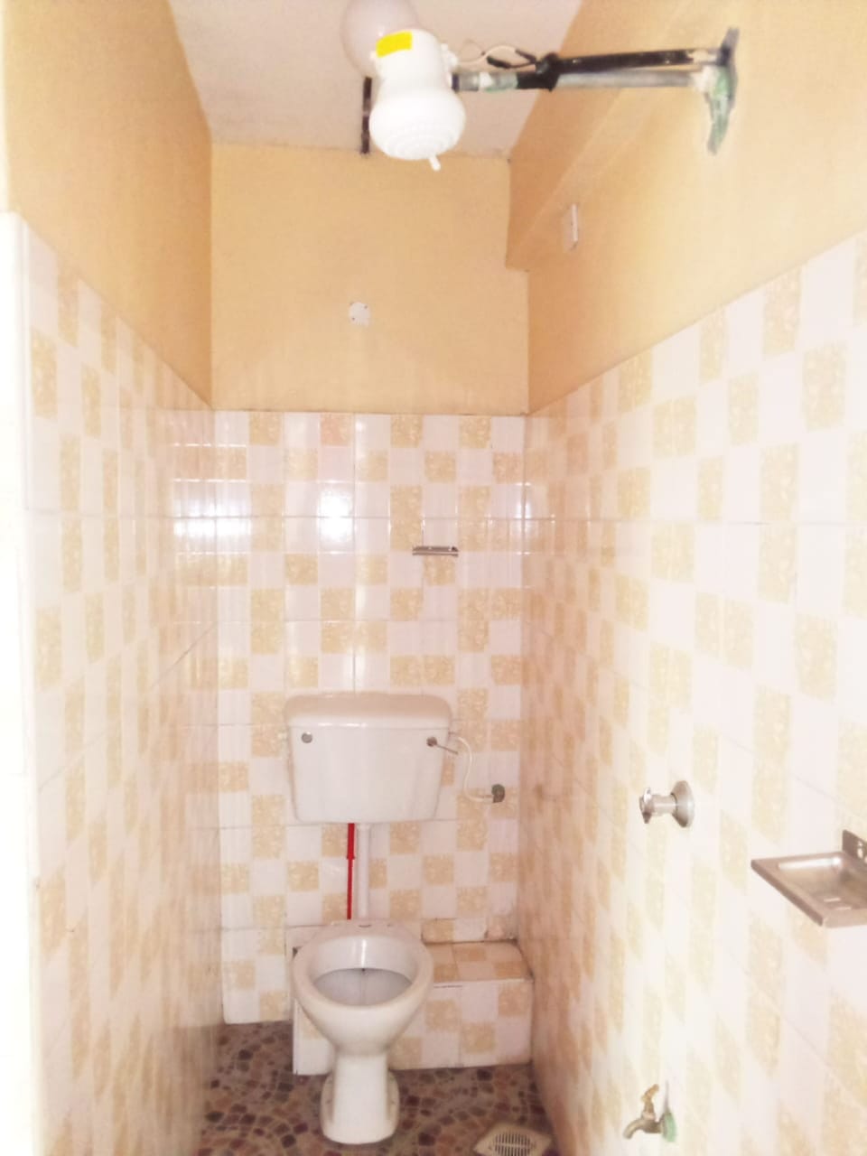 Twin Room | Bathroom | Shower, rainfall showerhead, free toiletries, bathrobes