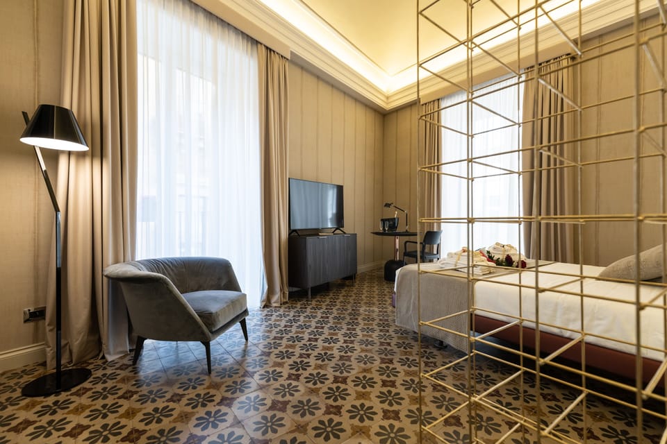 Deluxe Room | Egyptian cotton sheets, premium bedding, down comforters