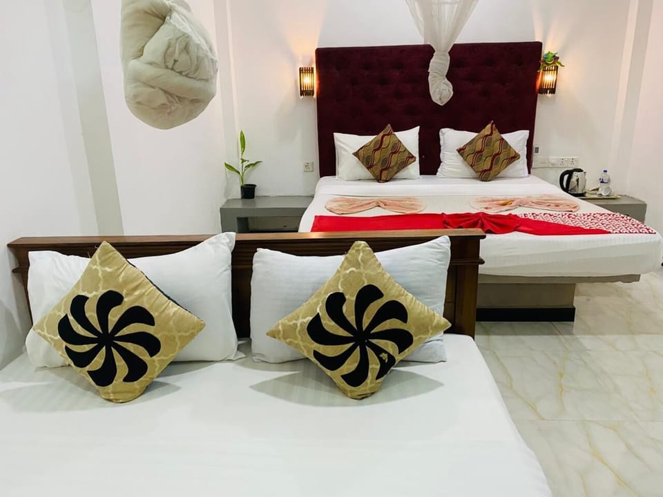 Standard Quadruple Room | Living area