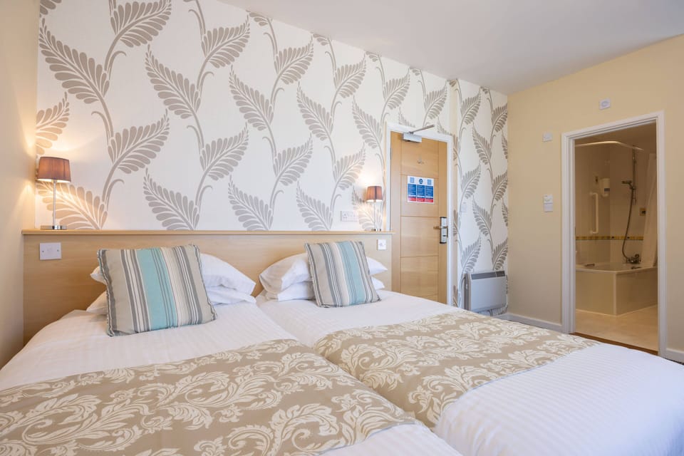 Superior Double Room, Balcony, Sea View | Blackout drapes, iron/ironing board (on request), WiFi (free)