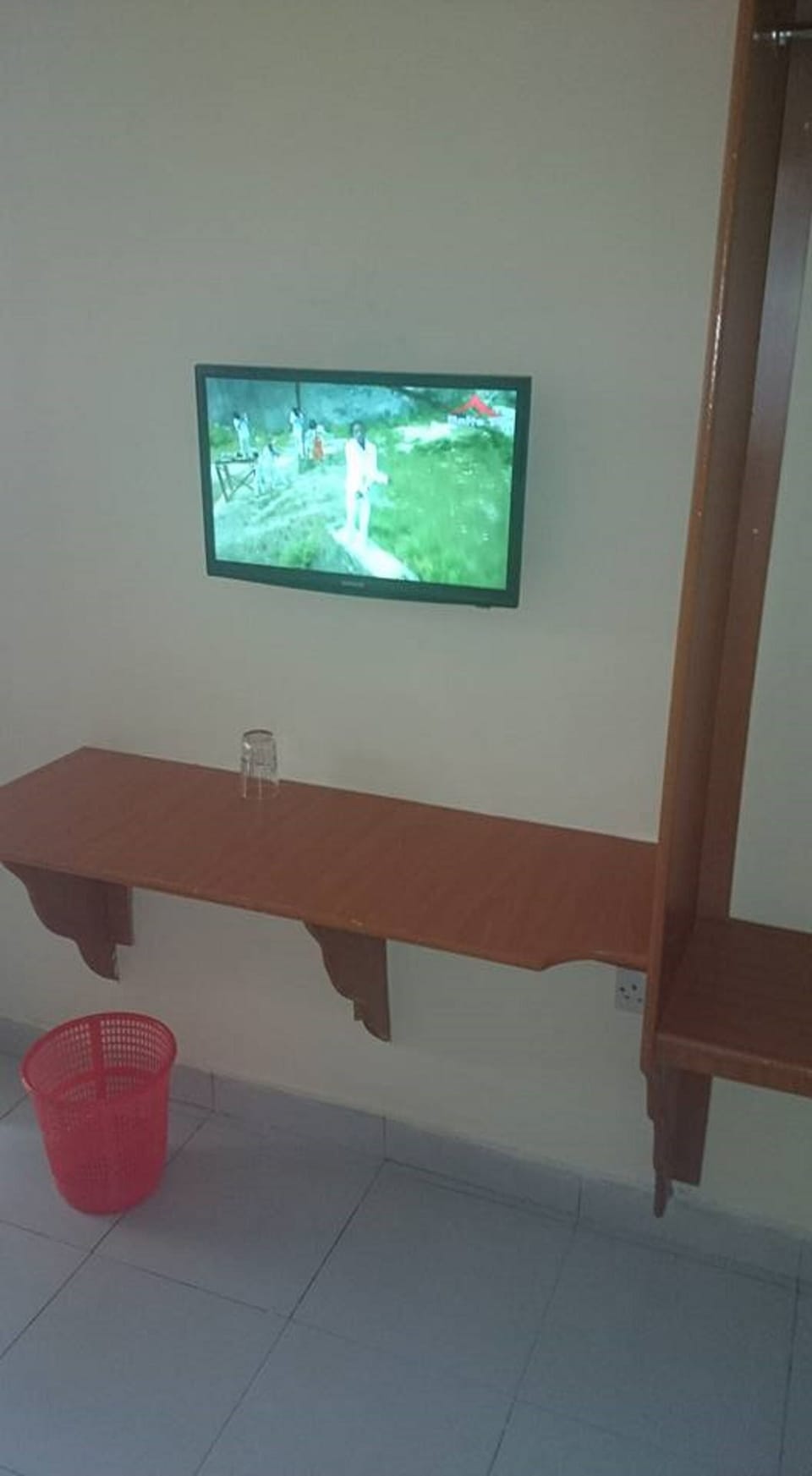 Deluxe Room | Television