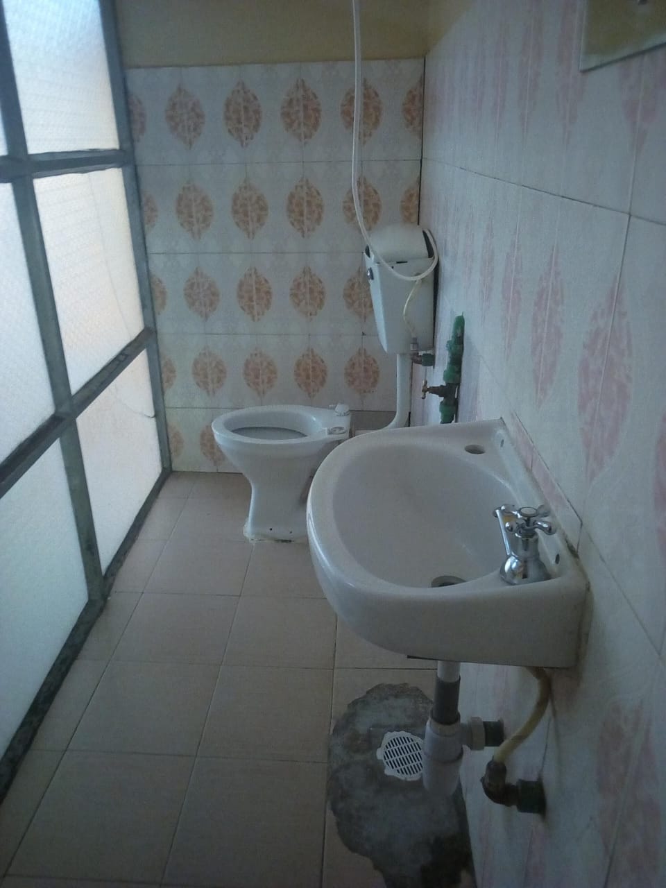 Single Room | Bathroom | Shower, rainfall showerhead, free toiletries, slippers