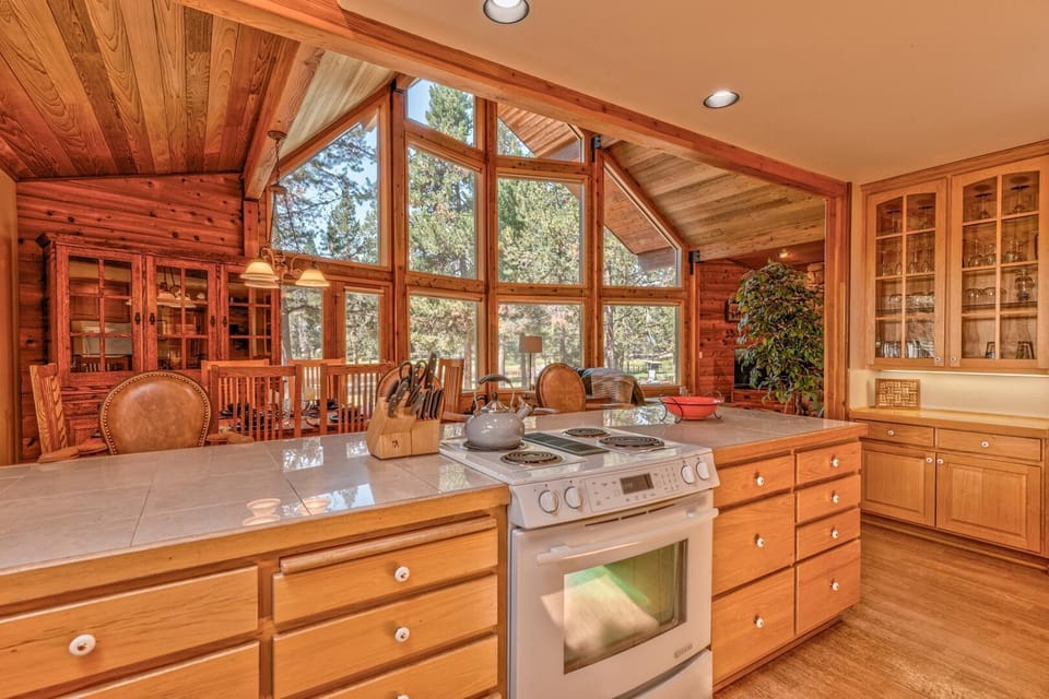 Cabin, Multiple Beds, River View (Wood Duck 5) | Private kitchen | Toaster, dining tables