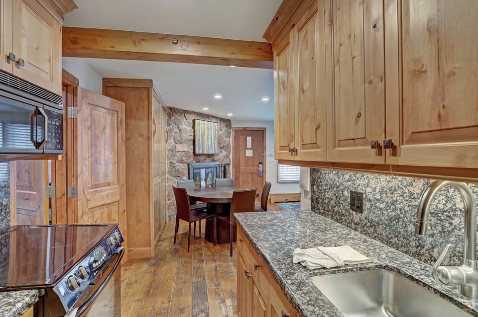 Condo, 2 Bedrooms | Private kitchen | Fridge, oven, dishwasher, coffee/tea maker