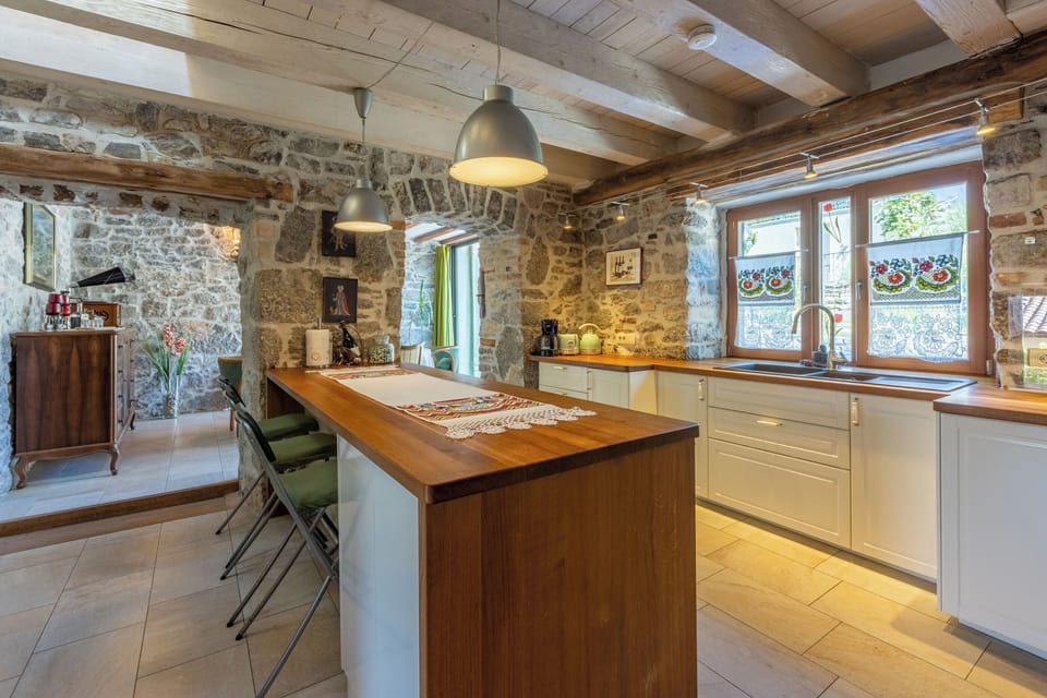 House | Private kitchen | Fridge, microwave, oven, stovetop