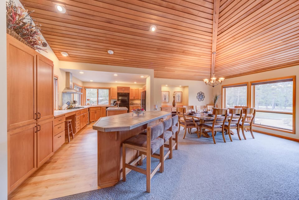 House, Multiple Beds (Jackpine - Unit 6) | Dining