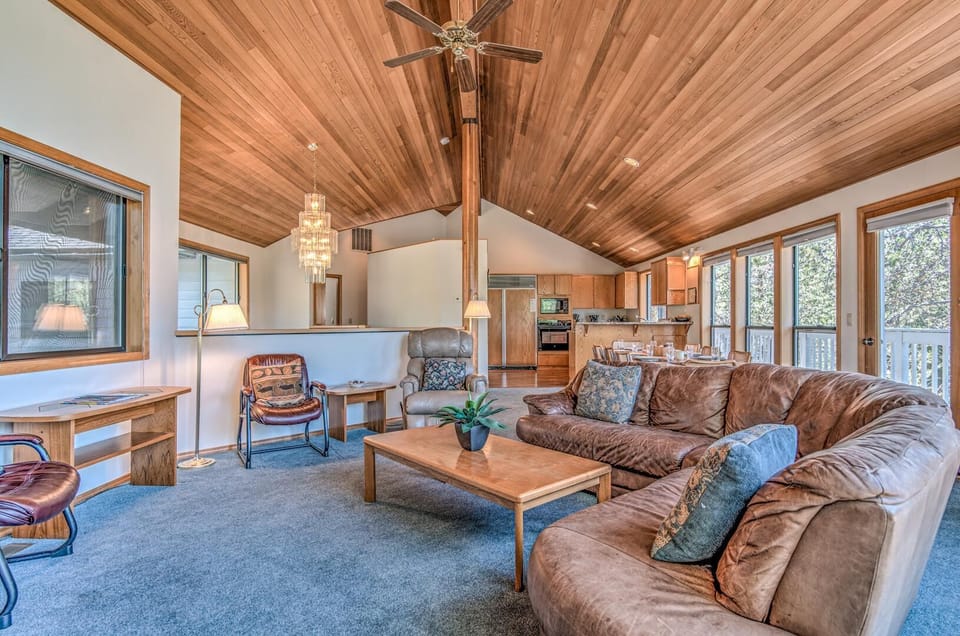 House, Multiple Beds, Mountain View (White Elm - Unit 31) | Living area | TV
