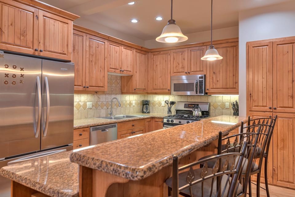 Condo, Multiple Beds (Aquila Lodge - Unit 5) | Private kitchen | Electric kettle, toaster