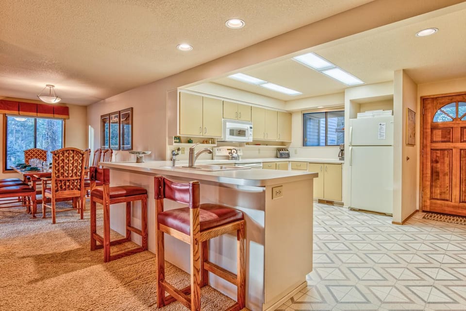House, Multiple Beds (Towhee - Unit 5) | Private kitchen | Fridge, microwave, electric kettle, toaster