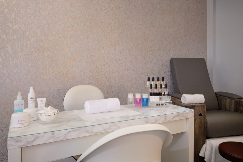 Sauna, hot tub, steam room, body treatments, body wraps, body scrubs